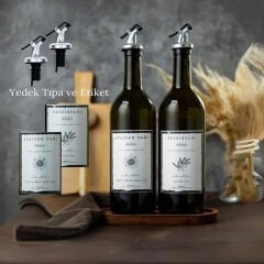 Ahşap Stantlı 2 li Amber Cam Ayçiçek Yağı Zeytinyağı Şişesi 2 tıpa 2 etiket yedekli